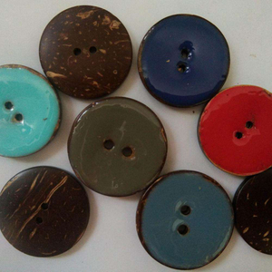 Boutons naturels de noix de coco d'enveloppe d'huile de trous ronds color&eacute;s de Flatback de couture