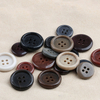 Disponibile Bottone rotondo in resina decorativa a 4 fori in plastica stile semplice all'ingrosso da 15 mm 20 mm per camicia