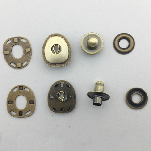 Prendedor de ponto de eleva&ccedil;&atilde;o de mola oval, bot&atilde;o de press&atilde;o de metal com revestimento oculto em cora&ccedil;&atilde;o de tartaruga de lat&atilde;o