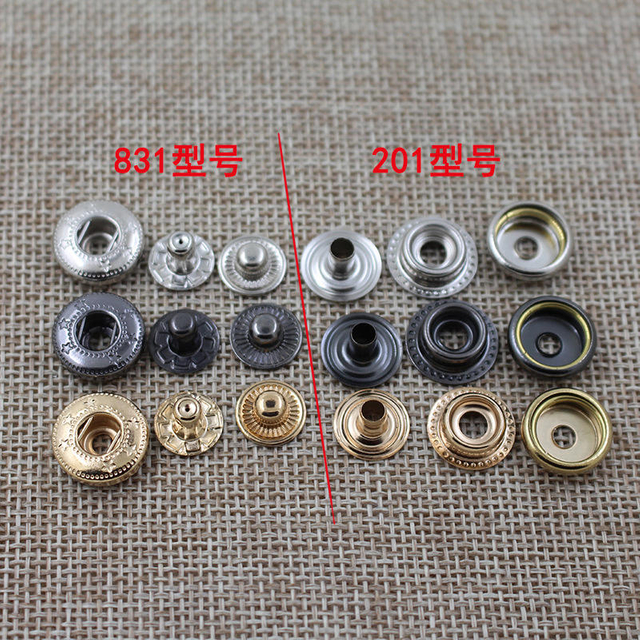 Bot&oacute;n a presi&oacute;n de goma del logotipo personalizado de goma del resorte del metal de la ropa