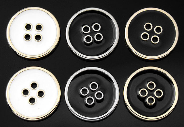 bottone della camicia in metallo