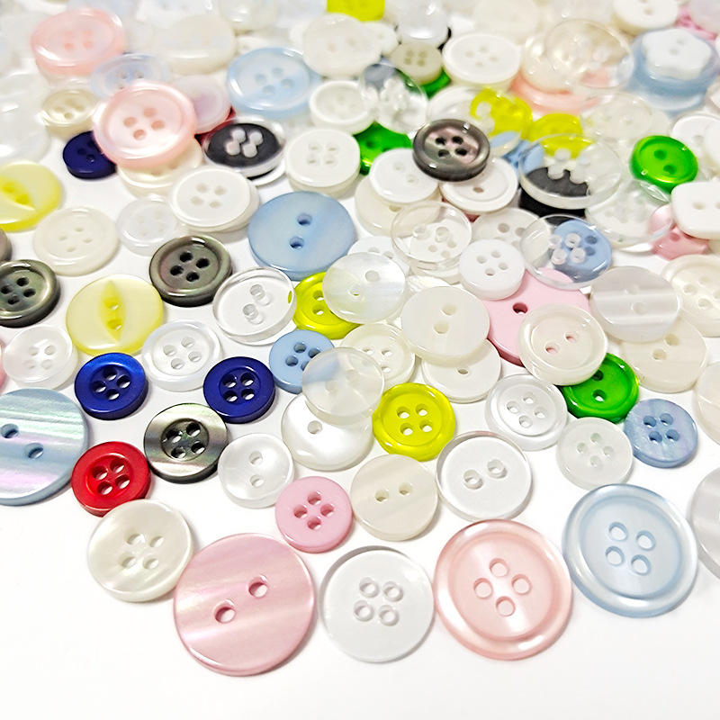 Boutons de r&eacute;sine de perle en plastique de couleur de couleur personnalis&eacute;e pour chemise