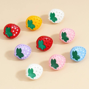 Boutons de tige de bande dessin&eacute;e de r&eacute;sine de forme de fraise de fruit color&eacute; de fantaisie pour des enfants
