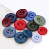 En stock, entrega r&aacute;pida, venta al por mayor, 15mm, 20mm, borde ancho cl&aacute;sico, 4 agujeros, bot&oacute;n redondo de resina de pl&aacute;stico colorido