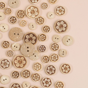 Bottone in guscio di noce di cocco naturale beige ecologico a 2 fori dal design personalizzato di nuova moda in vendita